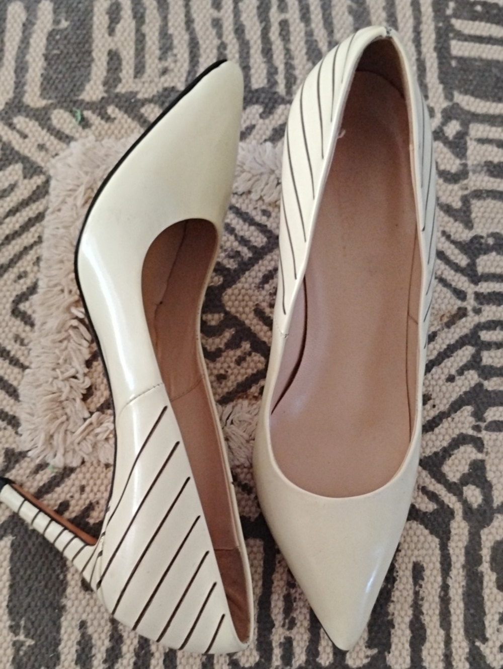 Les Petites Cream Pointed-Toe Sz 40 8.5 High Heels